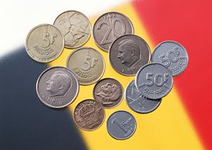 銀貨の徹底解説2025年版|価値や保存方法、最新トレンドを完全網羅